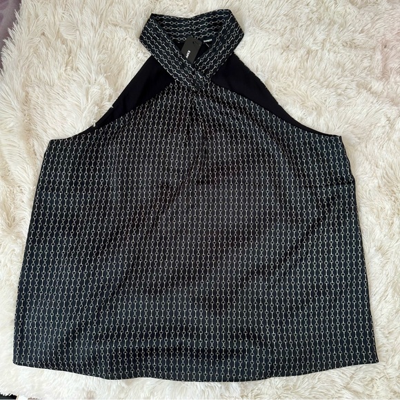 Express Women’s Black, White Print Halter Sleeveless Top Size: XL NWT - Picture 1 of 9
